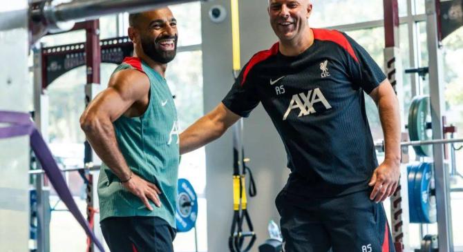 萨拉赫迎来三赛季出色发挥，FPX观众热烈欢呼！全场沸腾不已