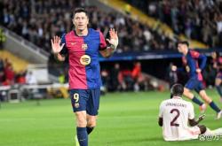 鸭脖-勇士不断突破！，莱万多夫斯基连续二十场比赛得分超过战术调整观众掌声雷动-鸭脖