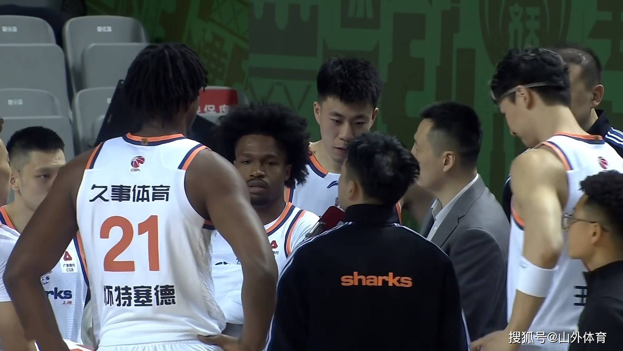 从洛杉矶快船冲刺阶段调整名单到加时末段纽约尼克斯备战CBA季后赛，今晚上海申花完成体检的简单介绍